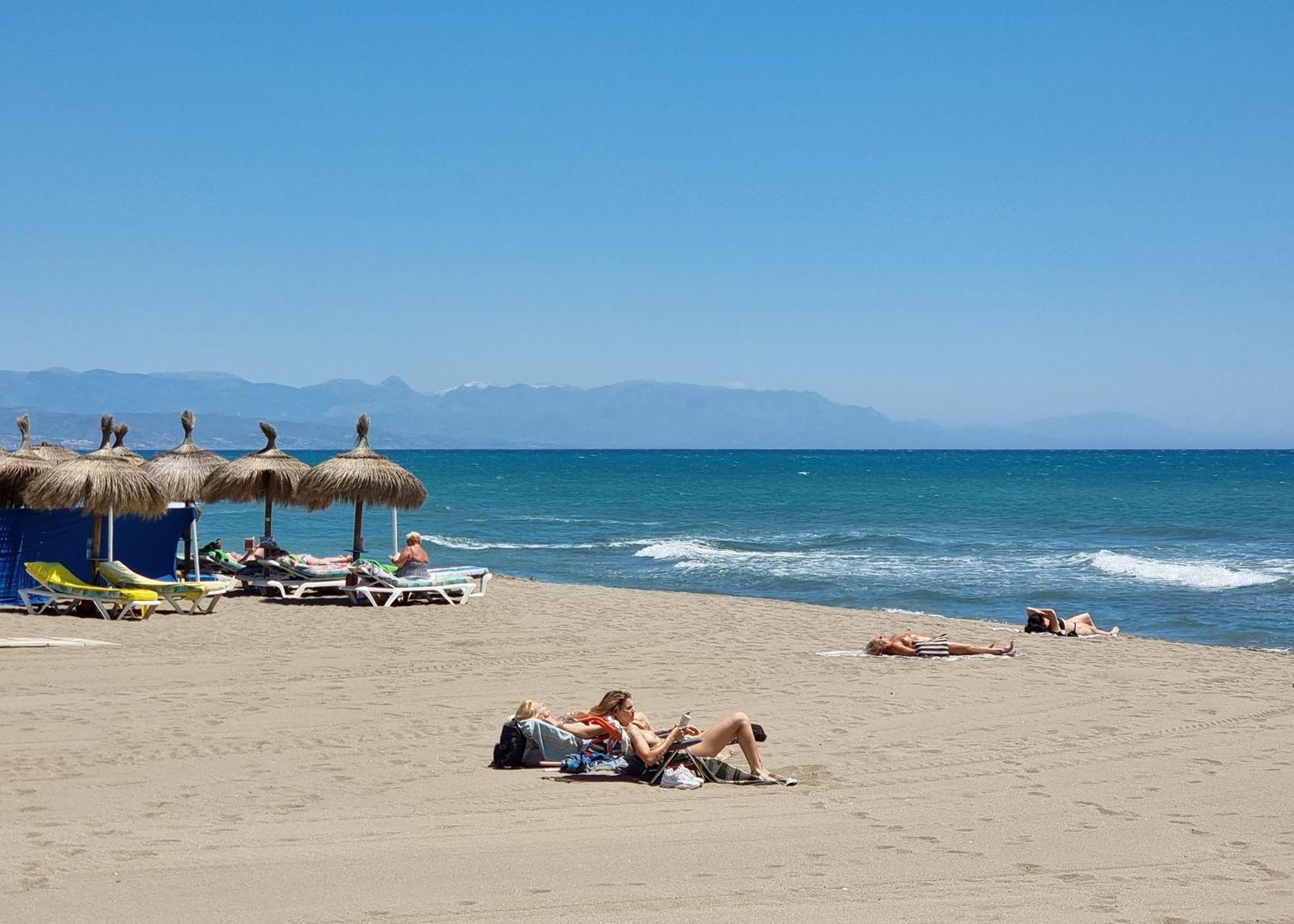 Tinoko Apartament In La Carihuela Beach Torremolinos Buitenkant foto