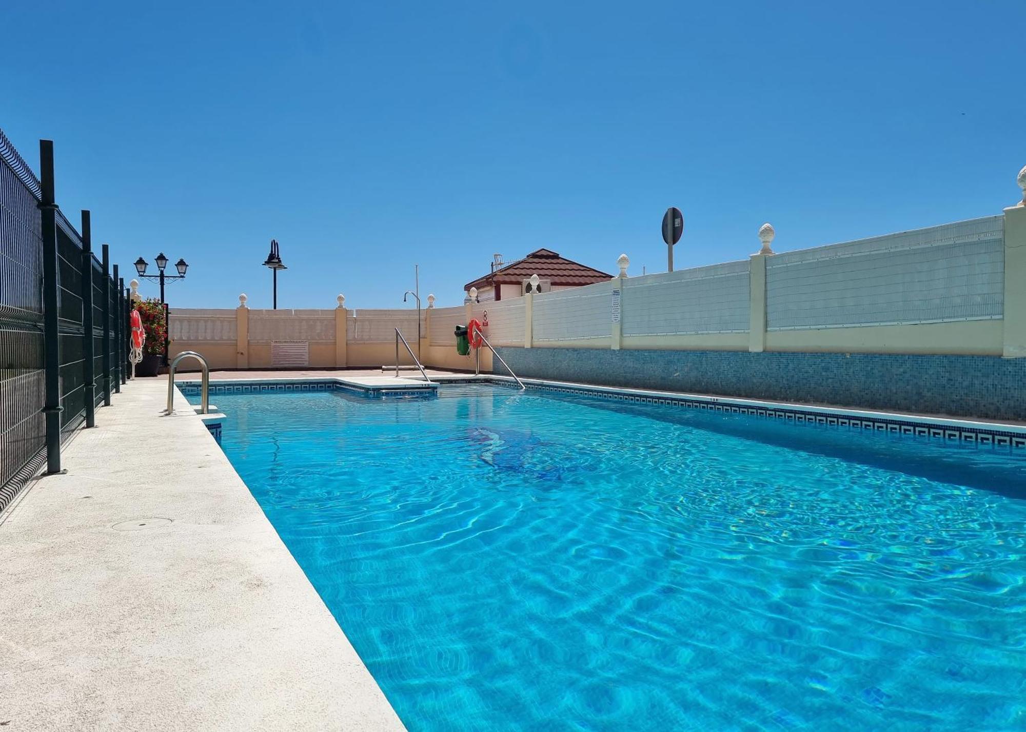 Tinoko Apartament In La Carihuela Beach Torremolinos Buitenkant foto