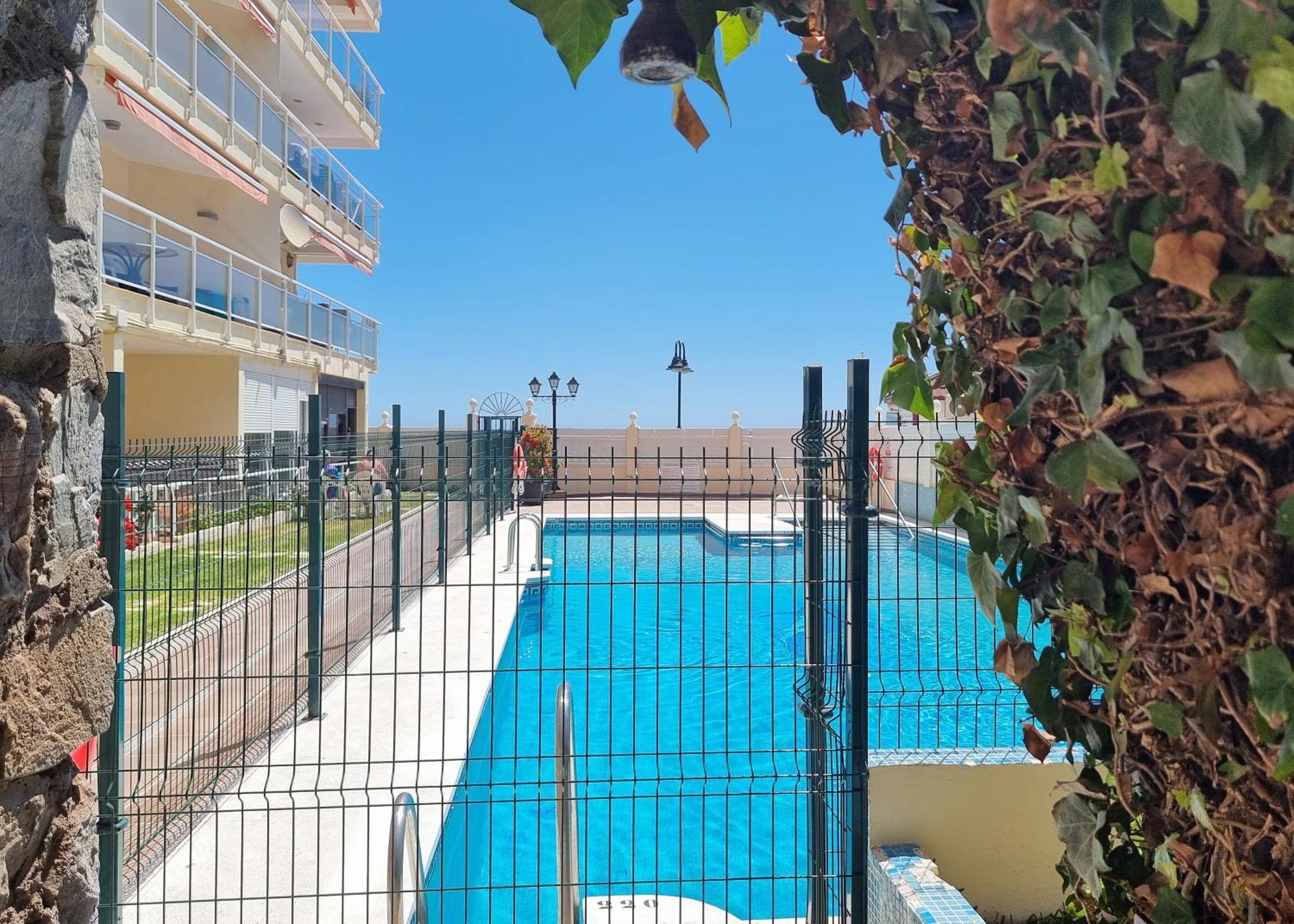 Tinoko Apartament In La Carihuela Beach Torremolinos Buitenkant foto