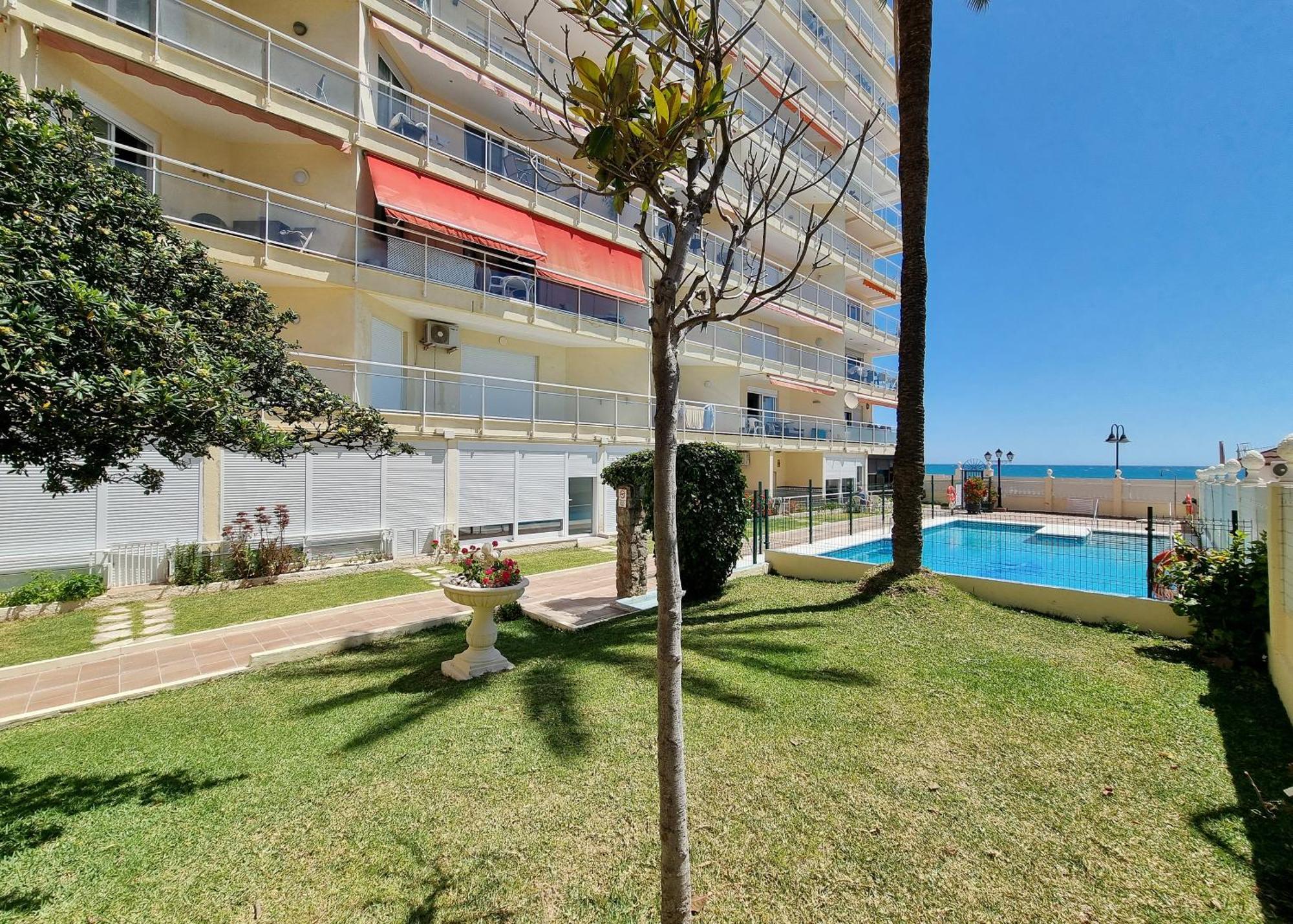 Tinoko Apartament In La Carihuela Beach Torremolinos Buitenkant foto